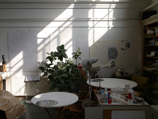 studio view with construction of Oog met raam- en TL reflecties, 2008, Mirjam Kuitenbrouwer